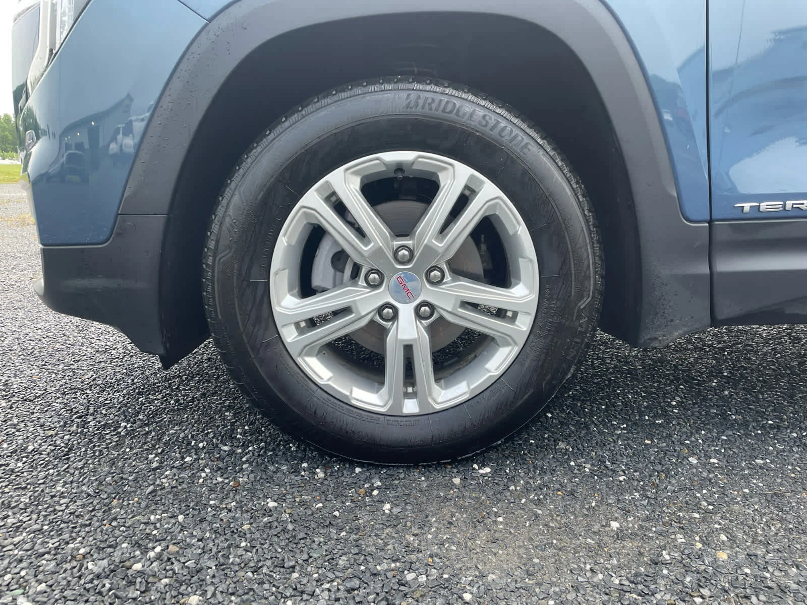 Certified Used 2024 Downpour Metallic GMC SLE image 9