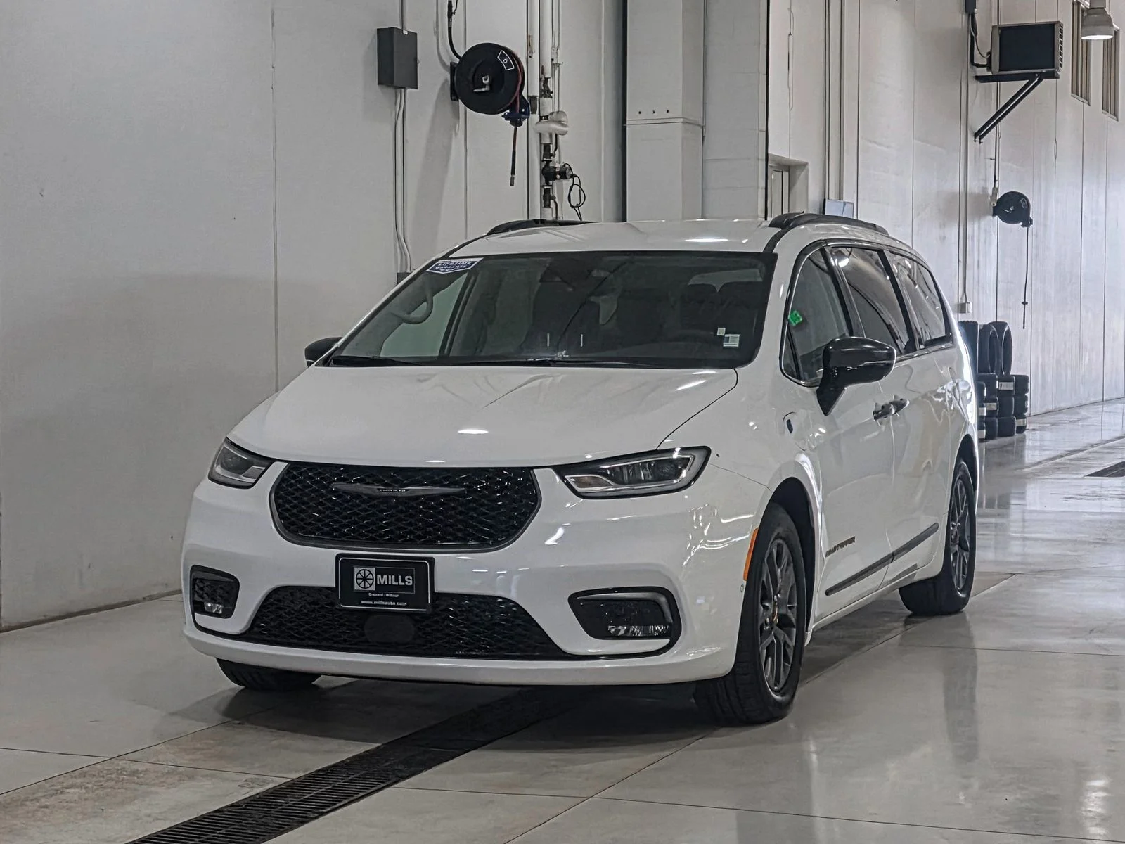 2024 Chrysler Pacifica PHEV
