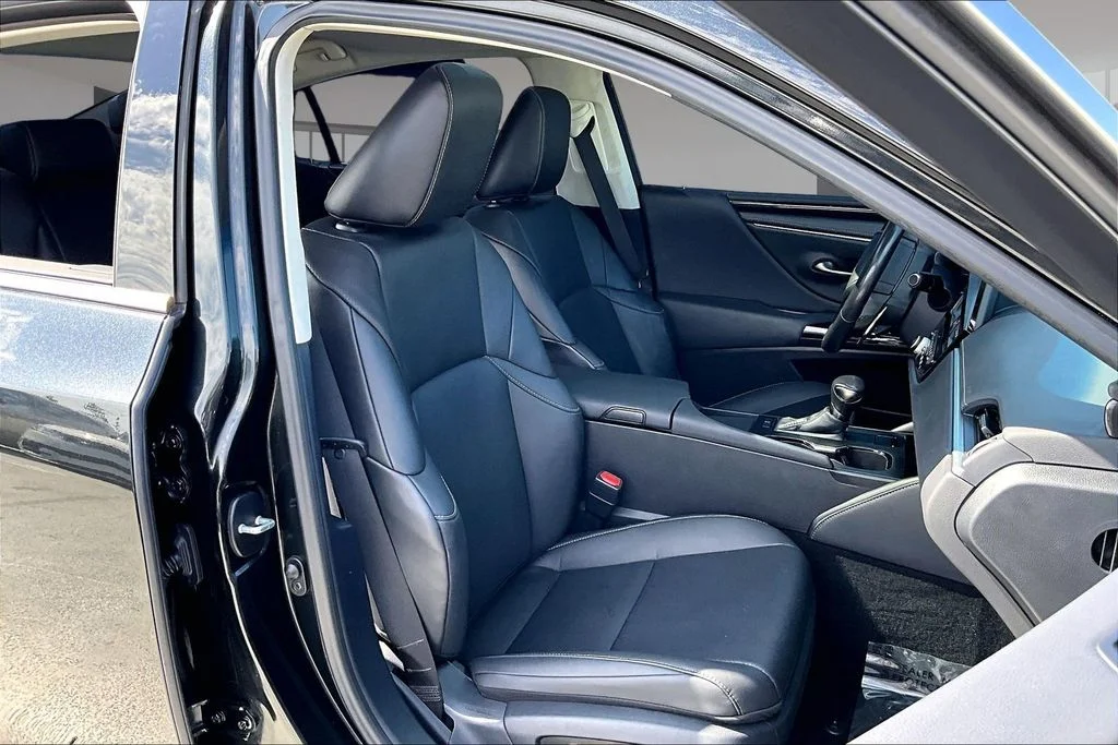 Used 2024 Black Lexus 350 image 27