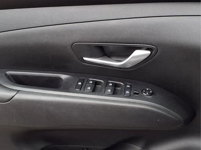 Used 2024  Hyundai SEL image 18