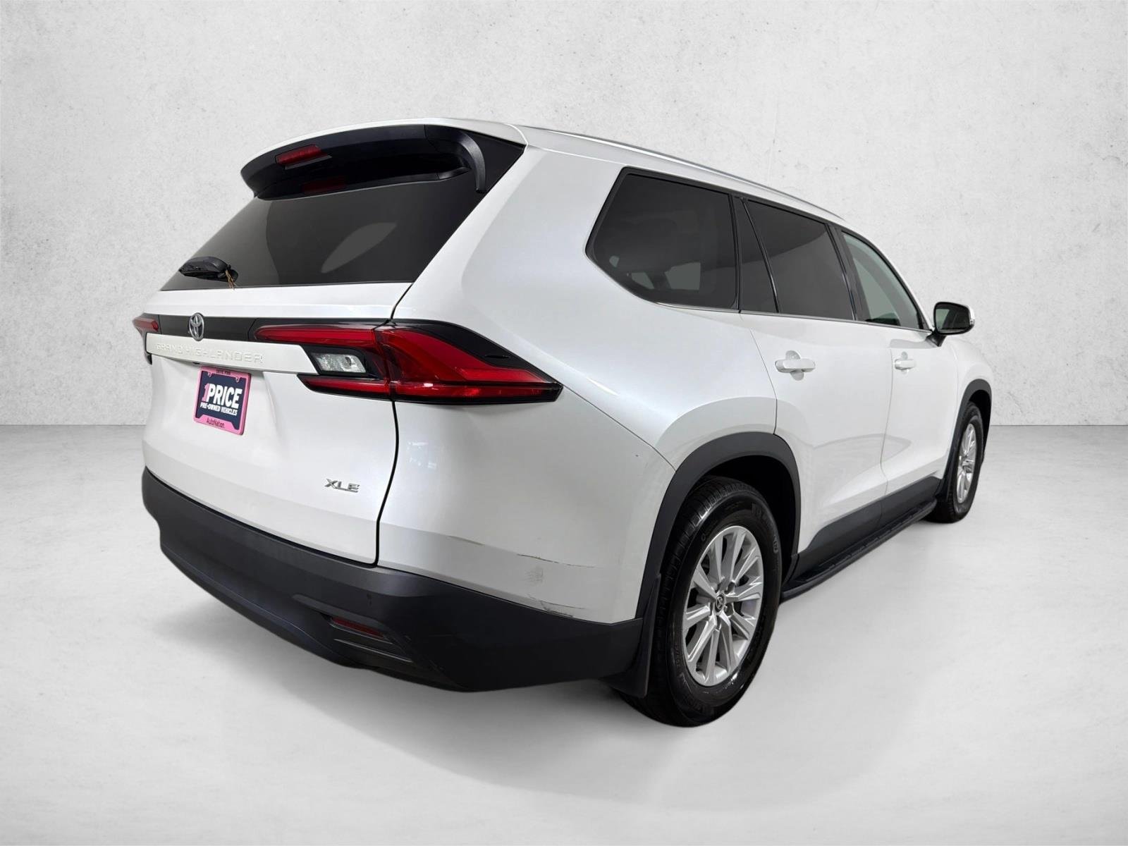 Used 2024 Wind Chill Pearl Toyota XLE image 4