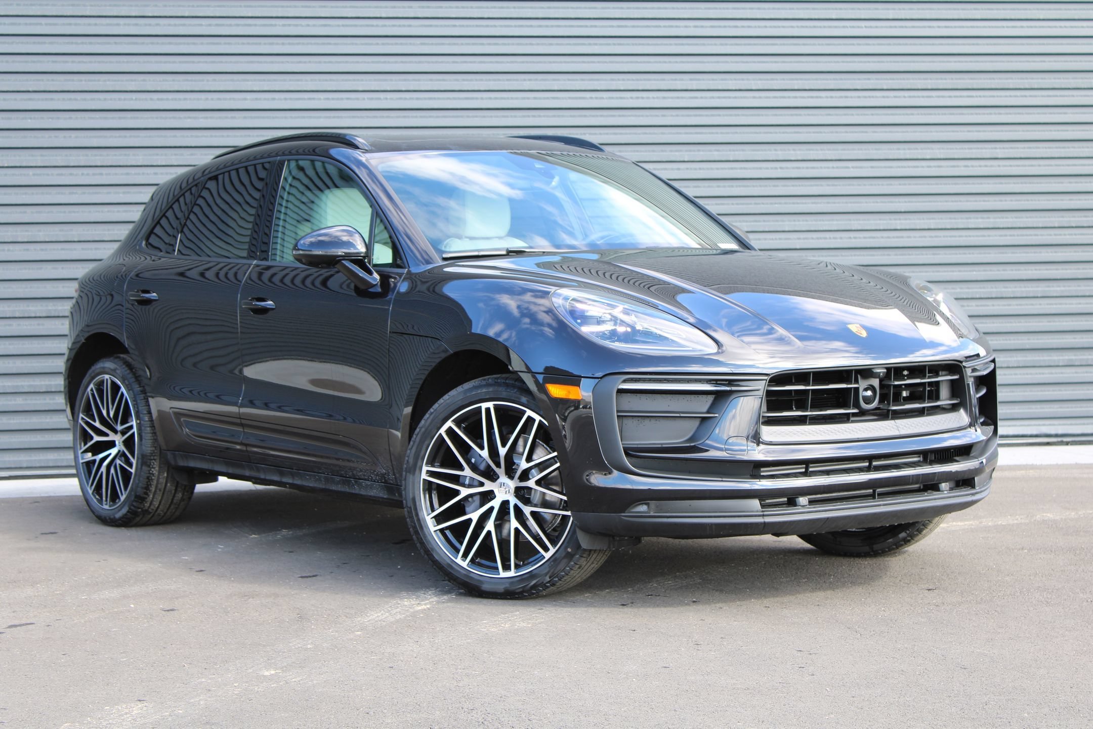 2026 Porsche Macan T - Photo 7