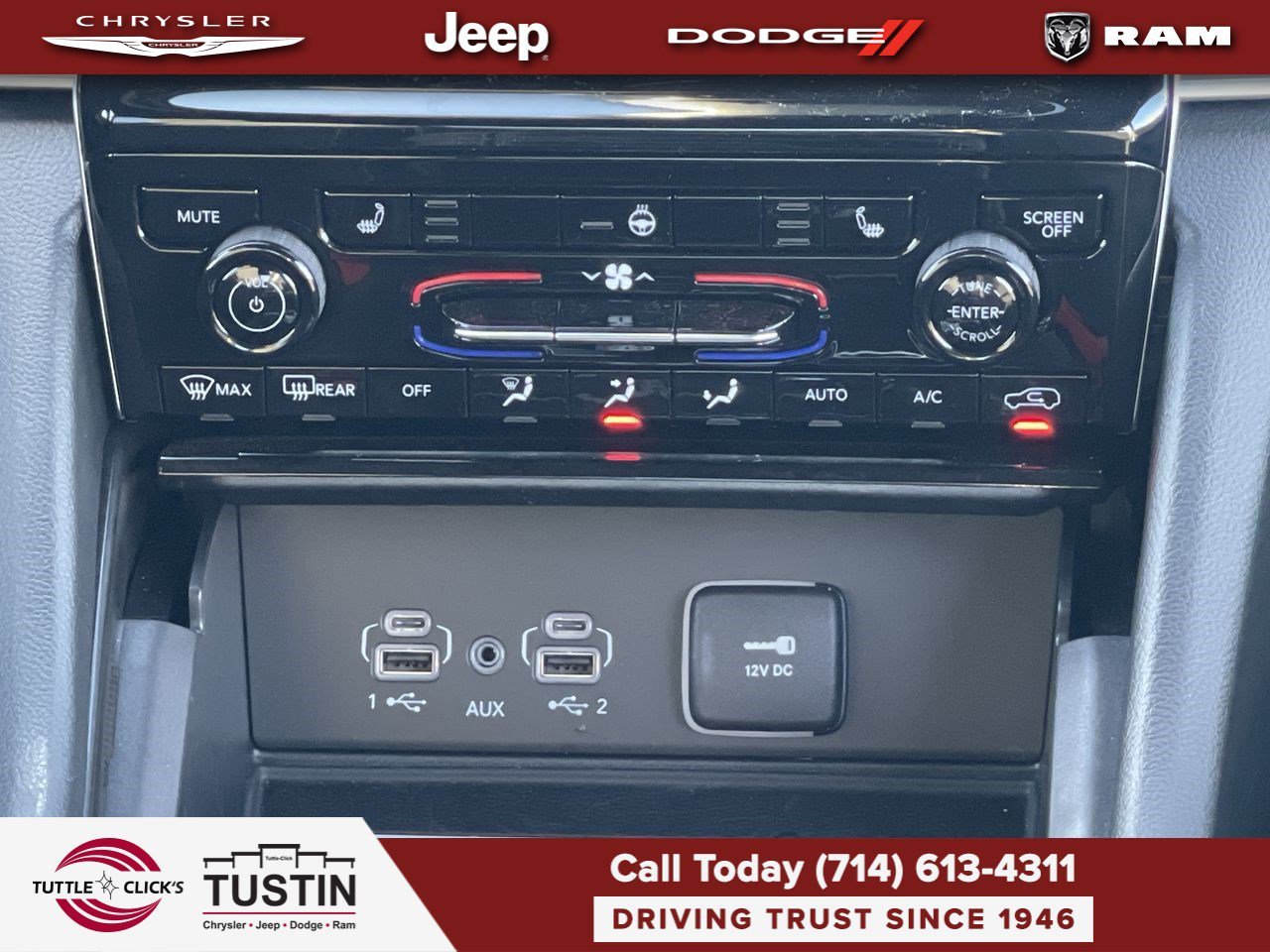 Used 2025 Diamond Black Crystal Pearlcoat Jeep Laredo image 16