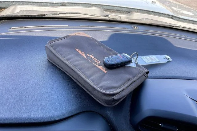 Used 2018 Gray Jeep Latitude image 10