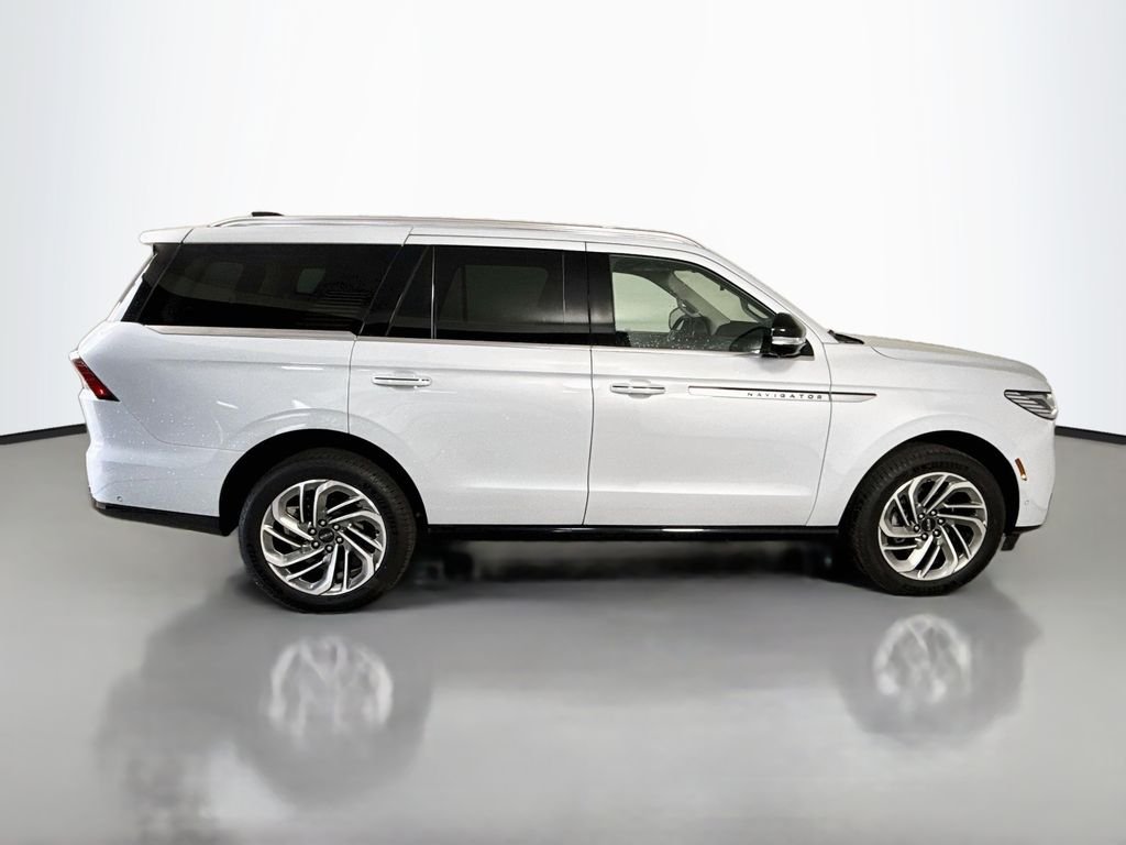 Used 2025 Crystal White Metallic Clearcoat Lincoln Reserve image 14