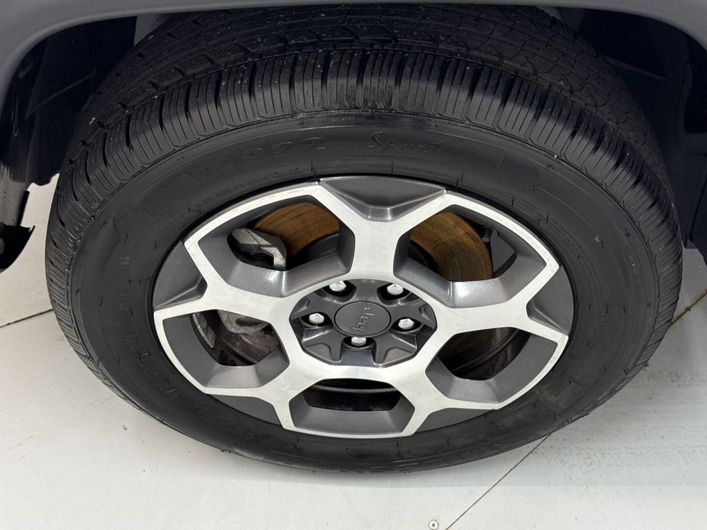 Used 2022 Bright White Clearcoat Jeep Trailhawk image 10