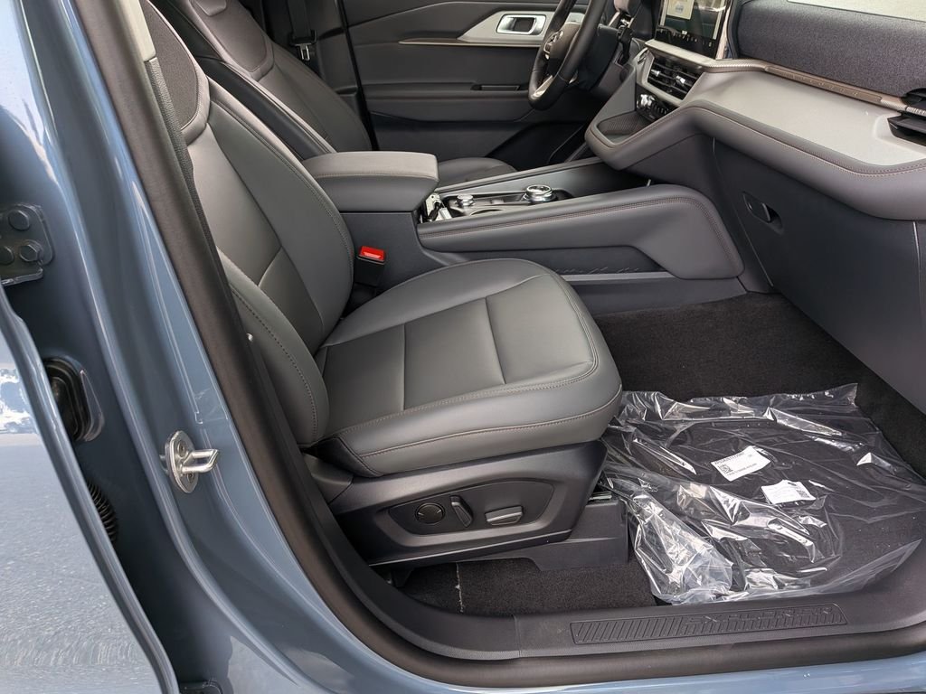 New 2026 Vapor Blue Metallic Ford Active image 29