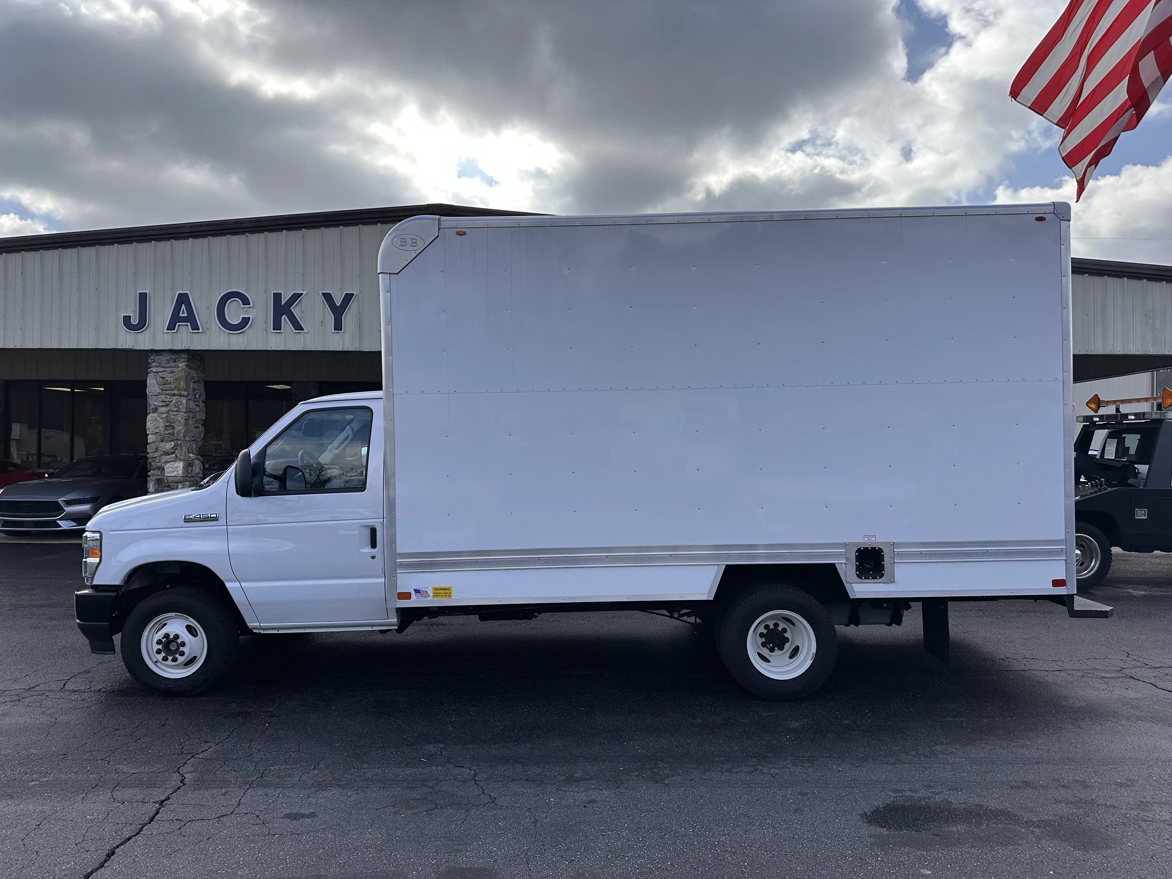 2026 Ford E-Series DRW E-450 Super Duty 158 in WB's photo