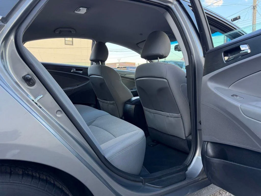Used 2013 Gray Hyundai GLS image 13
