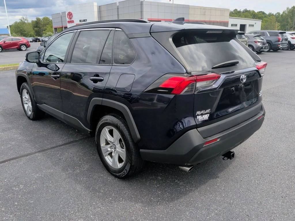 Used 2019  Toyota XLE image 6