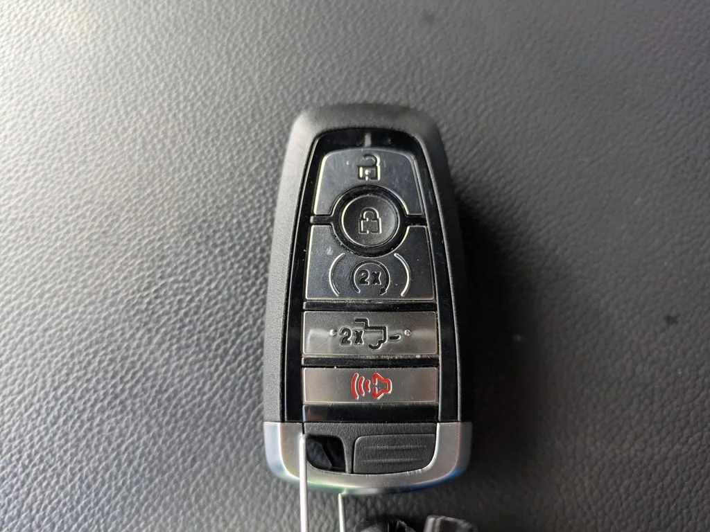 New 2026 Agate Black Metallic Ford XLT image 32