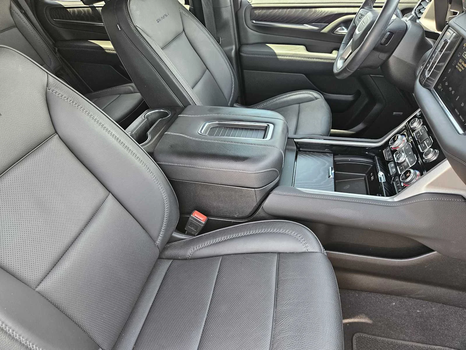 Used 2023 White Frost Tricoat GMC Denali image 13