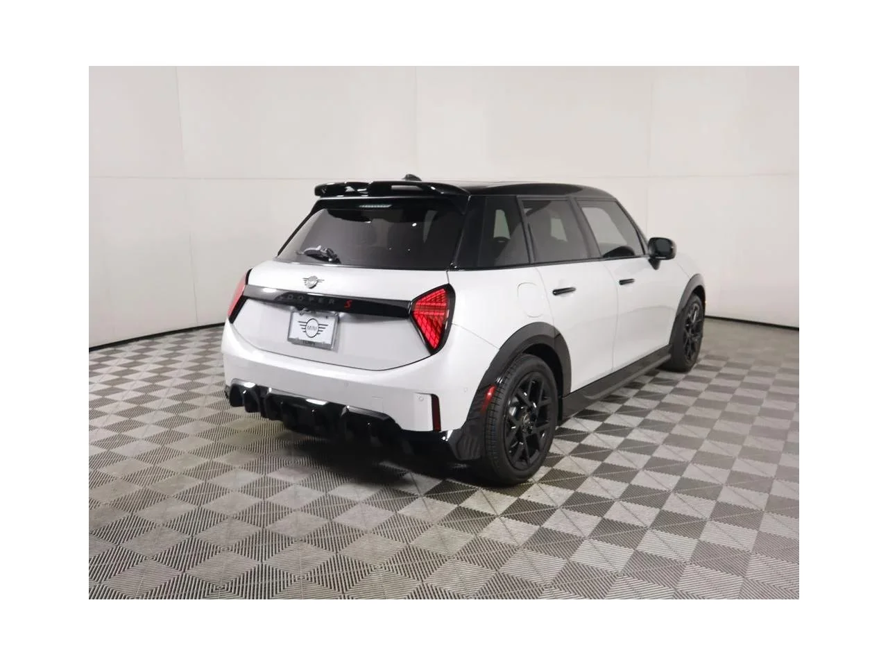 New 2026 Nanuq White Metallic MINI ICONIC image 5
