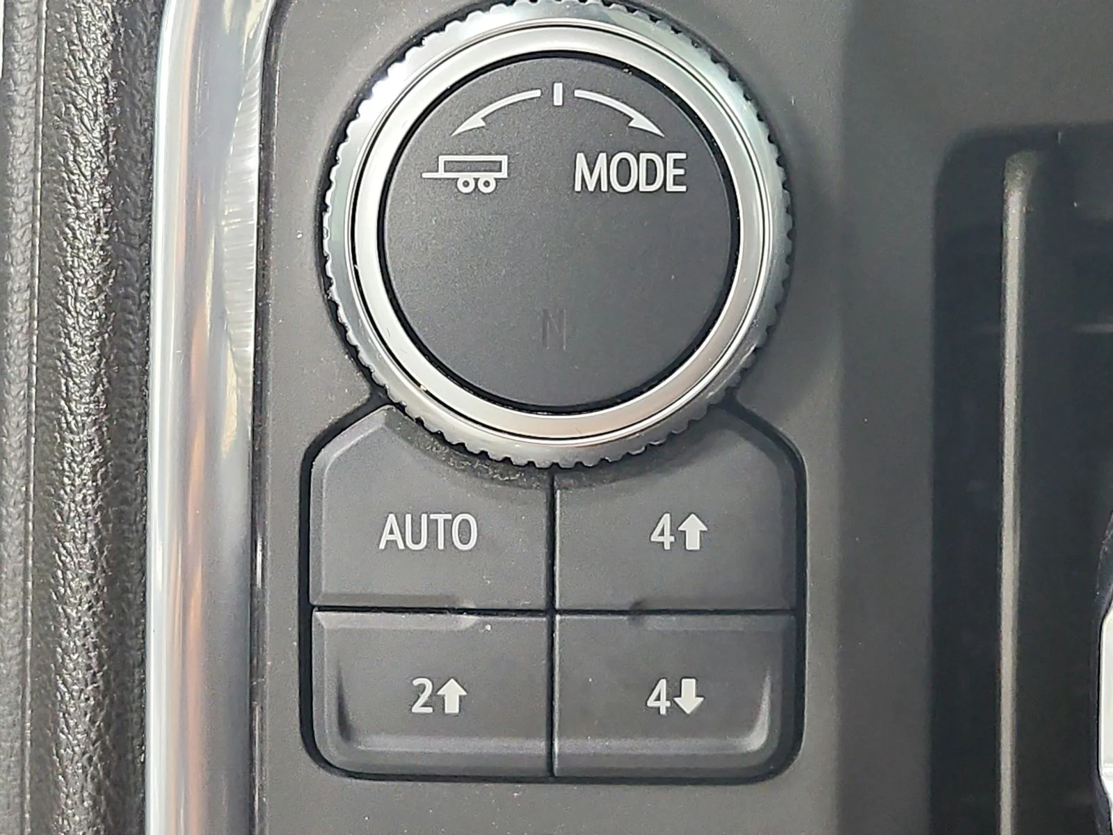Used 2022 White GMC AT4 image 30
