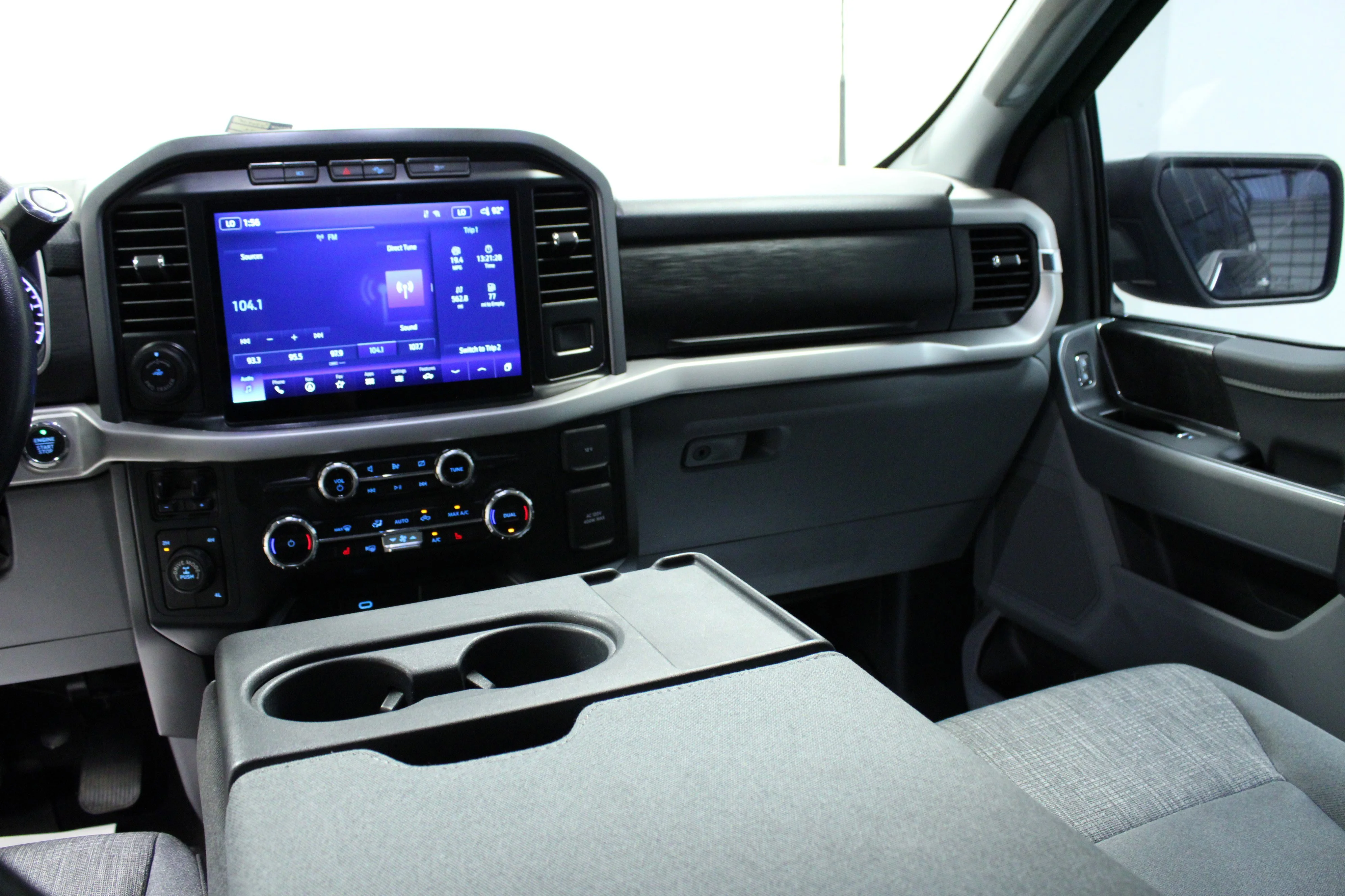 Used 2022 Agate Black Metallic Ford XLT image 19