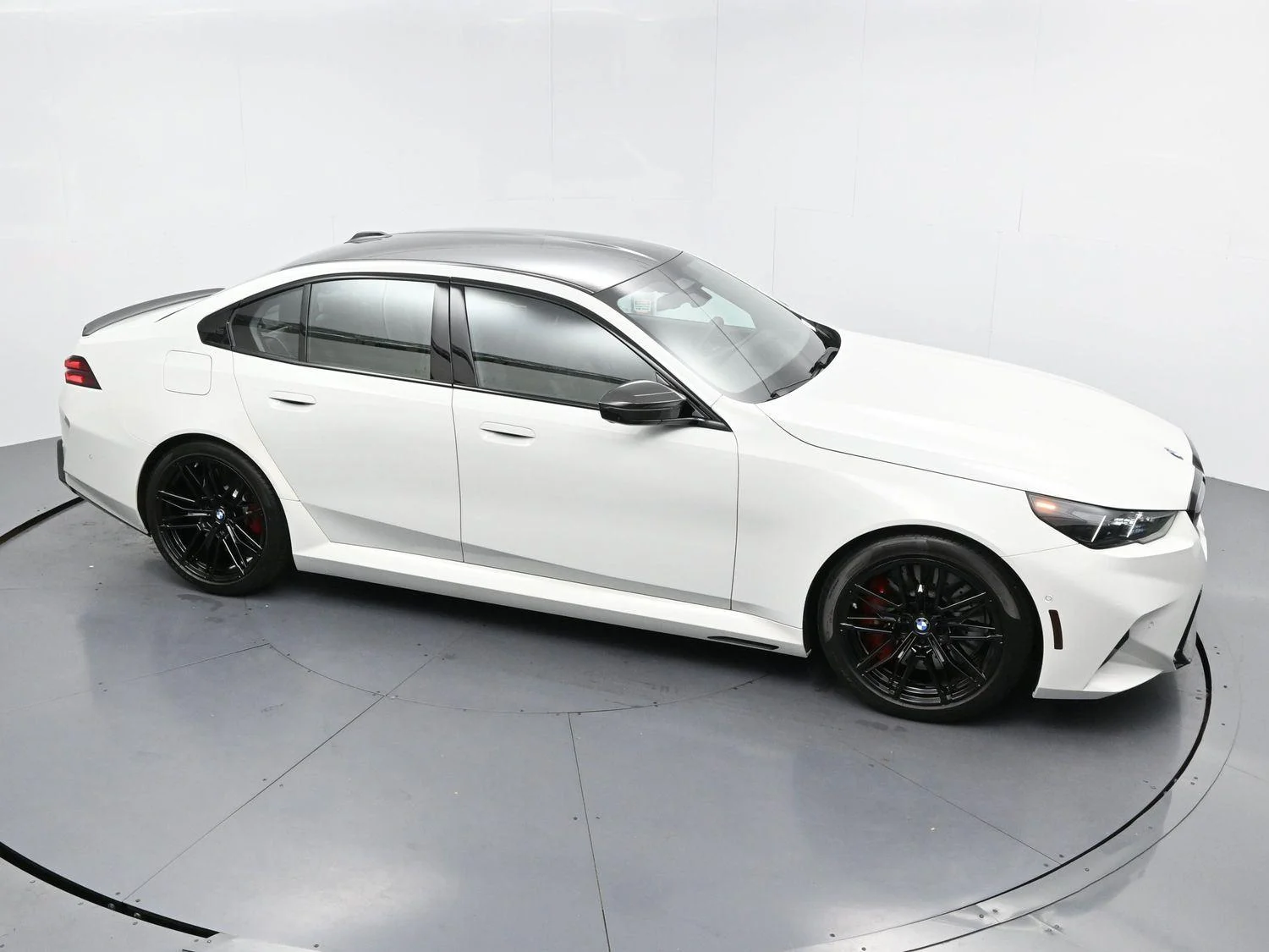 Used 2025 Alpine White BMW Sedan image 44