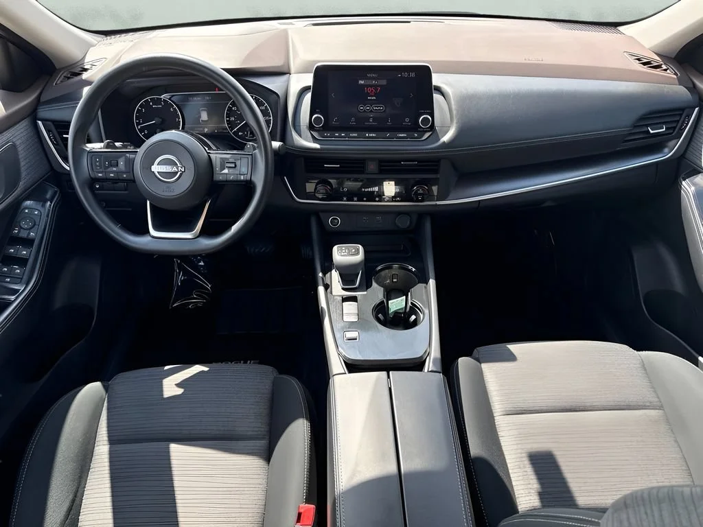 Used 2023  Nissan SV image 13