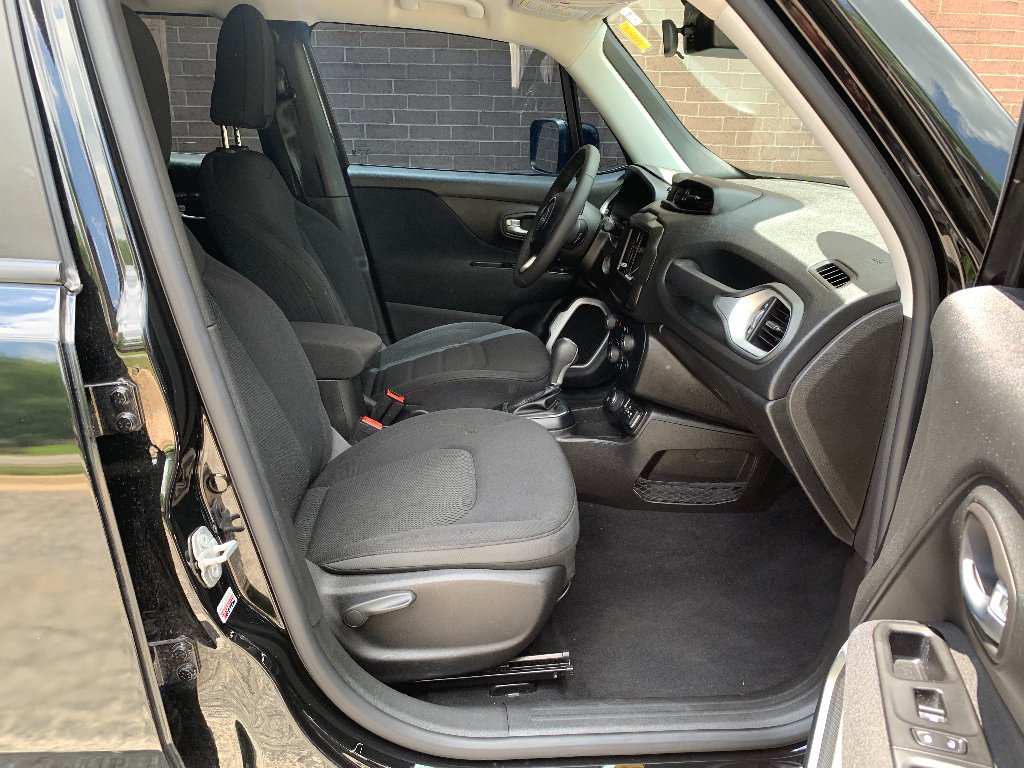 Used 2021 Black Clearcoat Jeep Latitude image 20