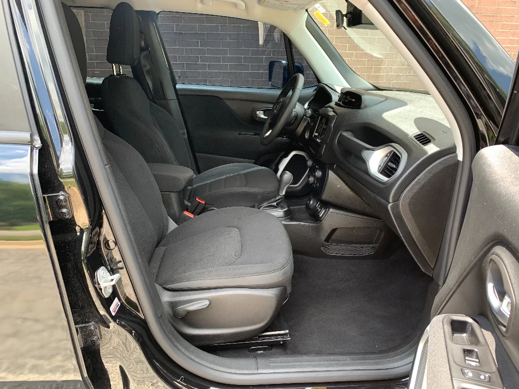 Used 2021 Black Clearcoat Jeep Latitude image 22