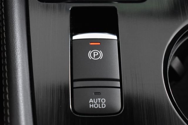 Used 2023 Gold Nissan Platinum image 33