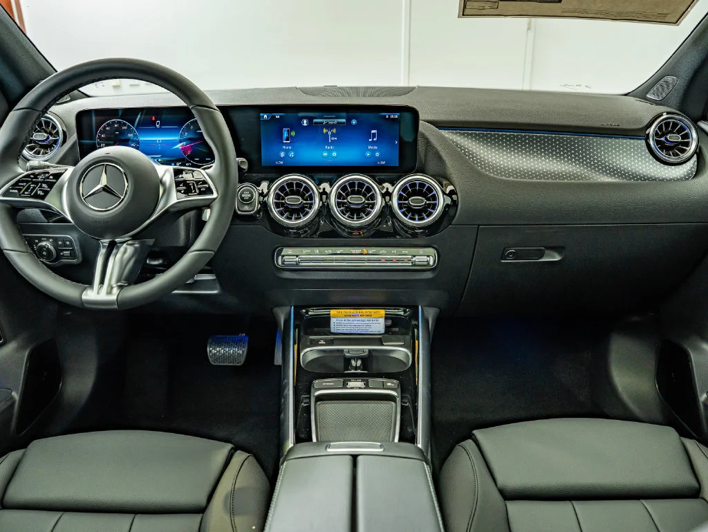 New 2026 Manufaktur Patagonia Red Metallic Mercedes-Benz GLA 250 image 31