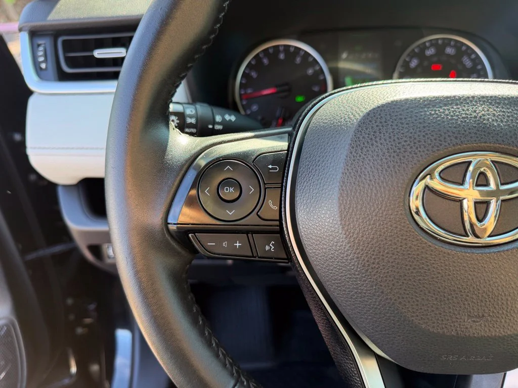 Used 2019 Midnight Black Metallic Toyota XLE Premium image 17