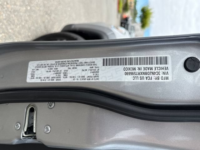 Used 2024 Silver Zynith Metallic Clearcoat Jeep Latitude image 16