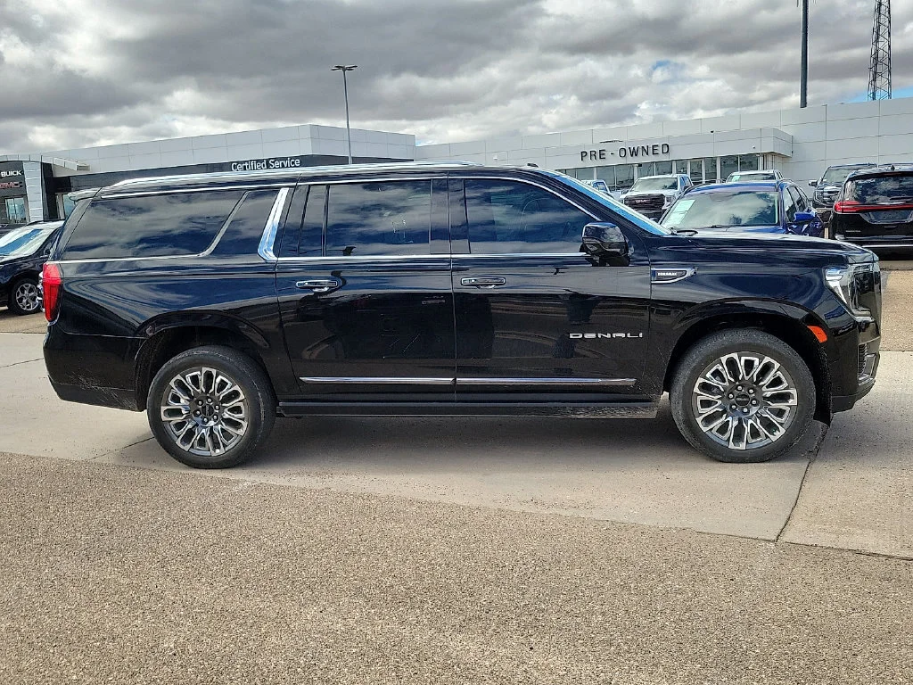 Used 2024 Onyx Black GMC Denali Ultimate image 12