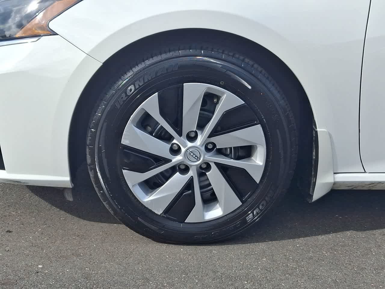 Certified Used 2024 Glacier White Nissan 2.5 S image 30