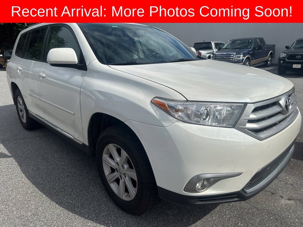 Used 2013 Blizzard Pearl Toyota SE image 2