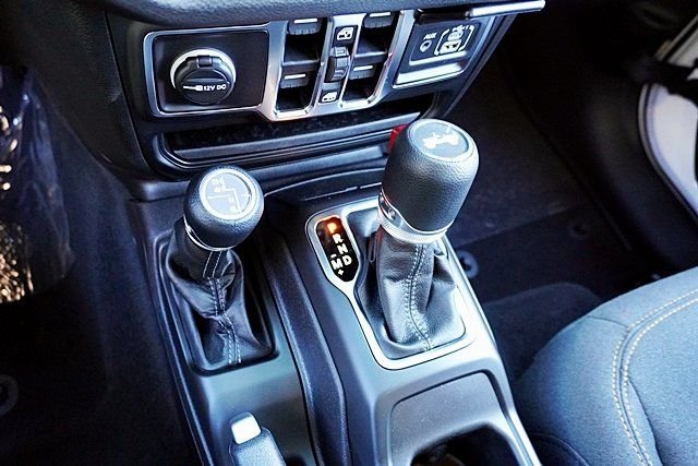 New 2026 Bright White Clear-Coat Exterior Paint Jeep Sport image 36