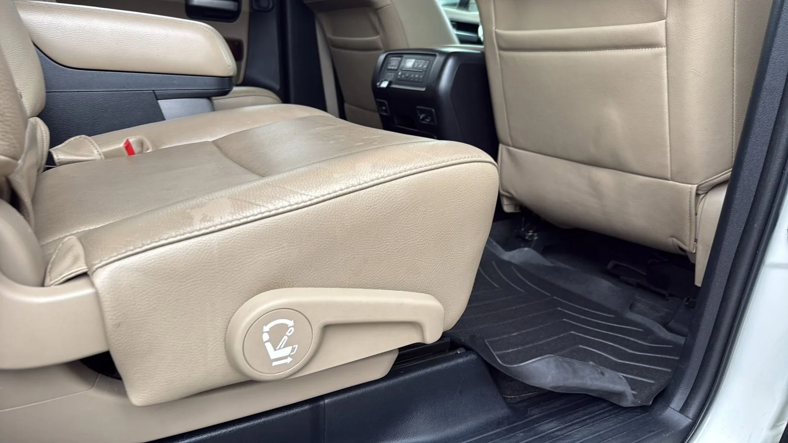 Used 2014 White Toyota Platinum image 26