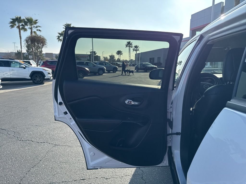 2023 Jeep Cherokee Altitude Lux - Photo 16