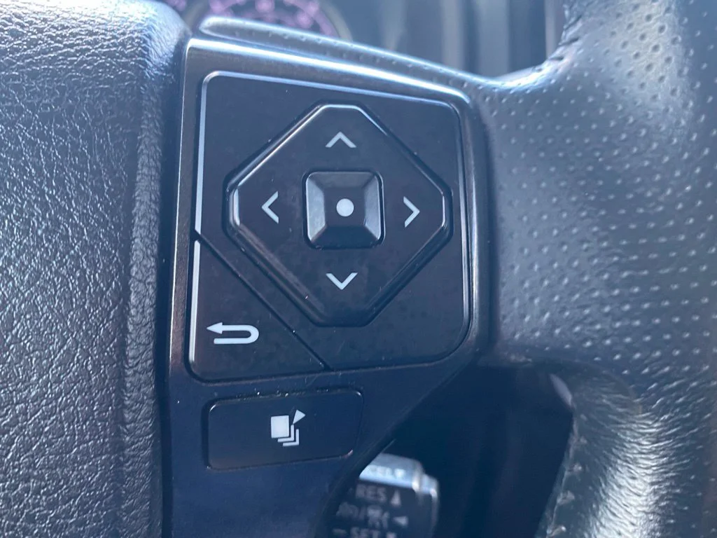 Used 2021 White Toyota Venture image 24