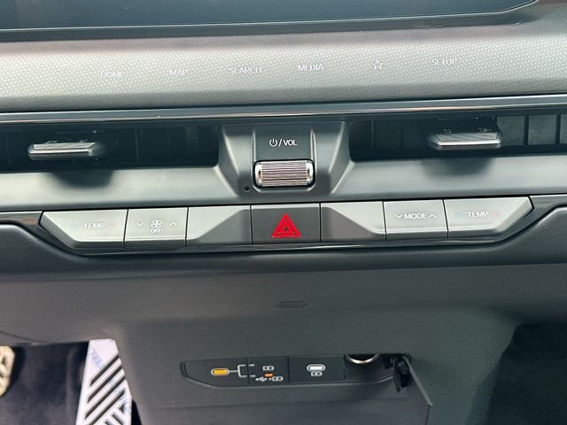 New 2026 Glacial White Pearl / Black Ro Kia GT-Line AWD image 16