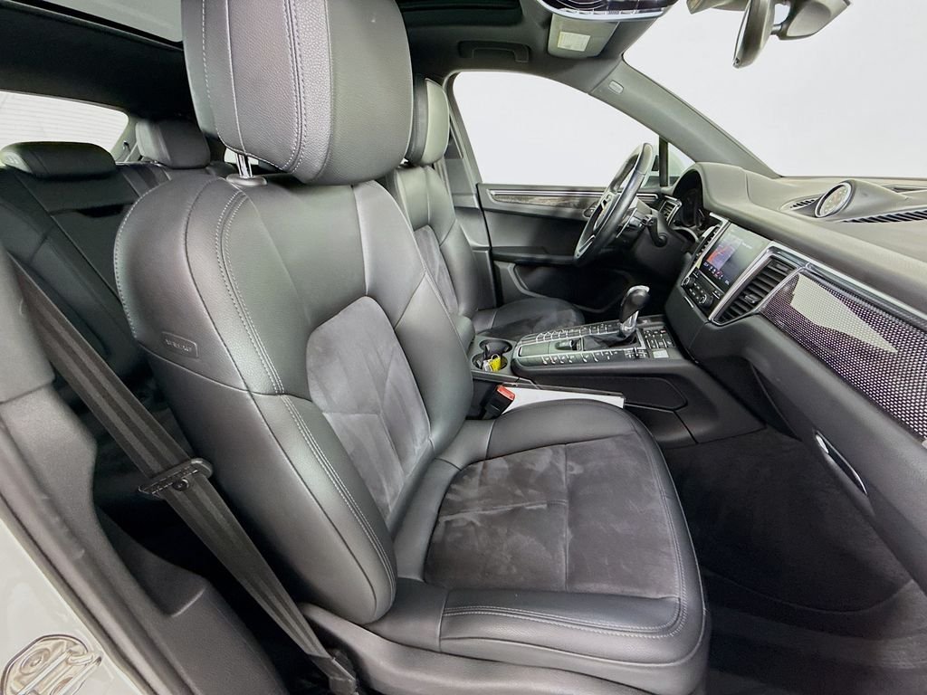 Certified Used 2018 White Porsche  image 30