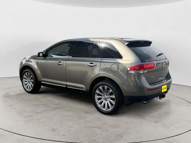 Used 2012 Gray Lincoln Base image 7