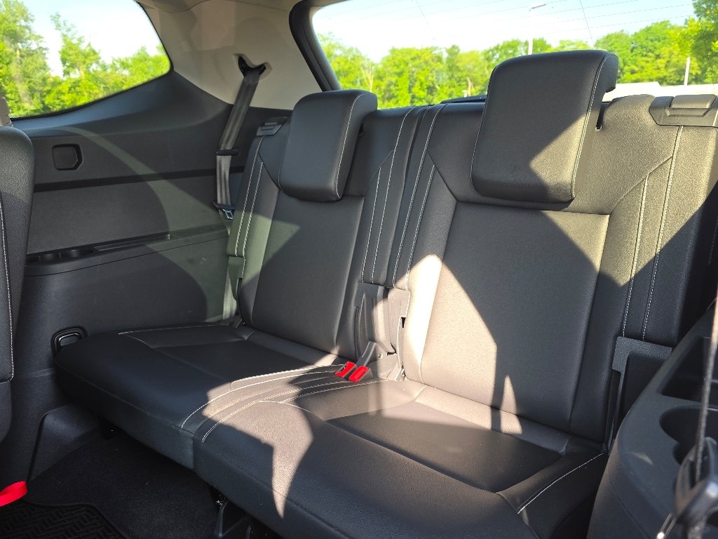 Used 2021 Deep Black Volkswagen SEL image 31