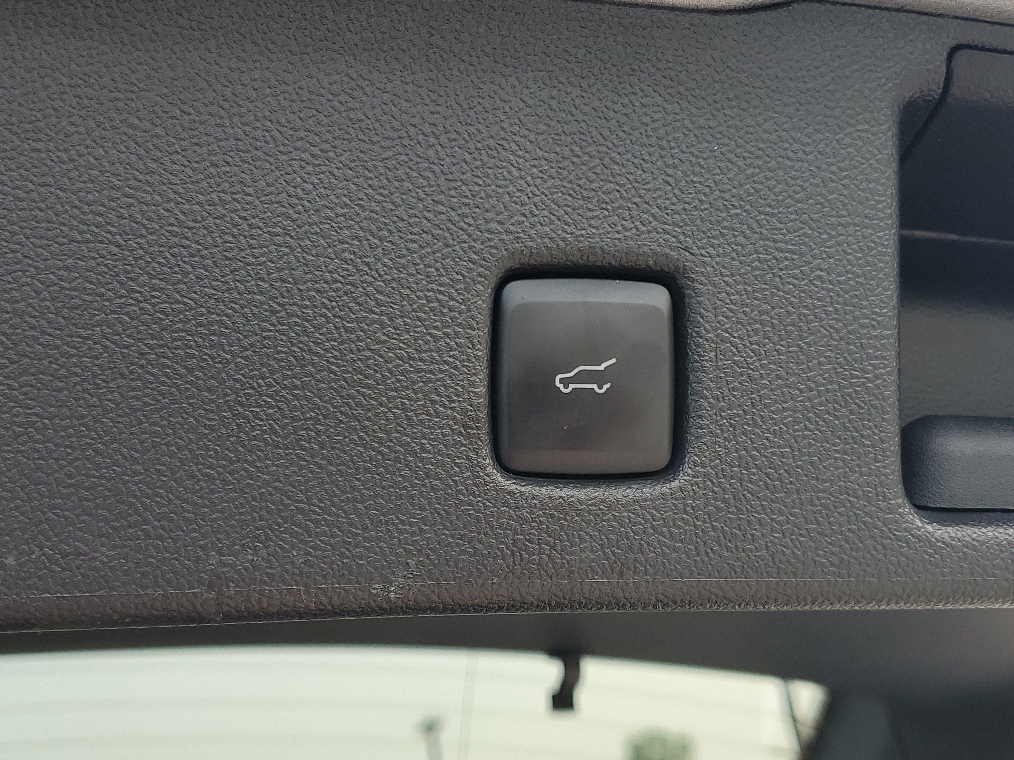 Used 2022 Silver Ford SE image 5
