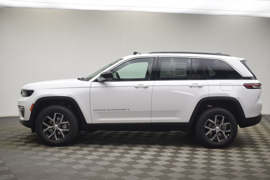New 2025 Bright White Clear-Coat Exterior Paint Jeep Limited image 16