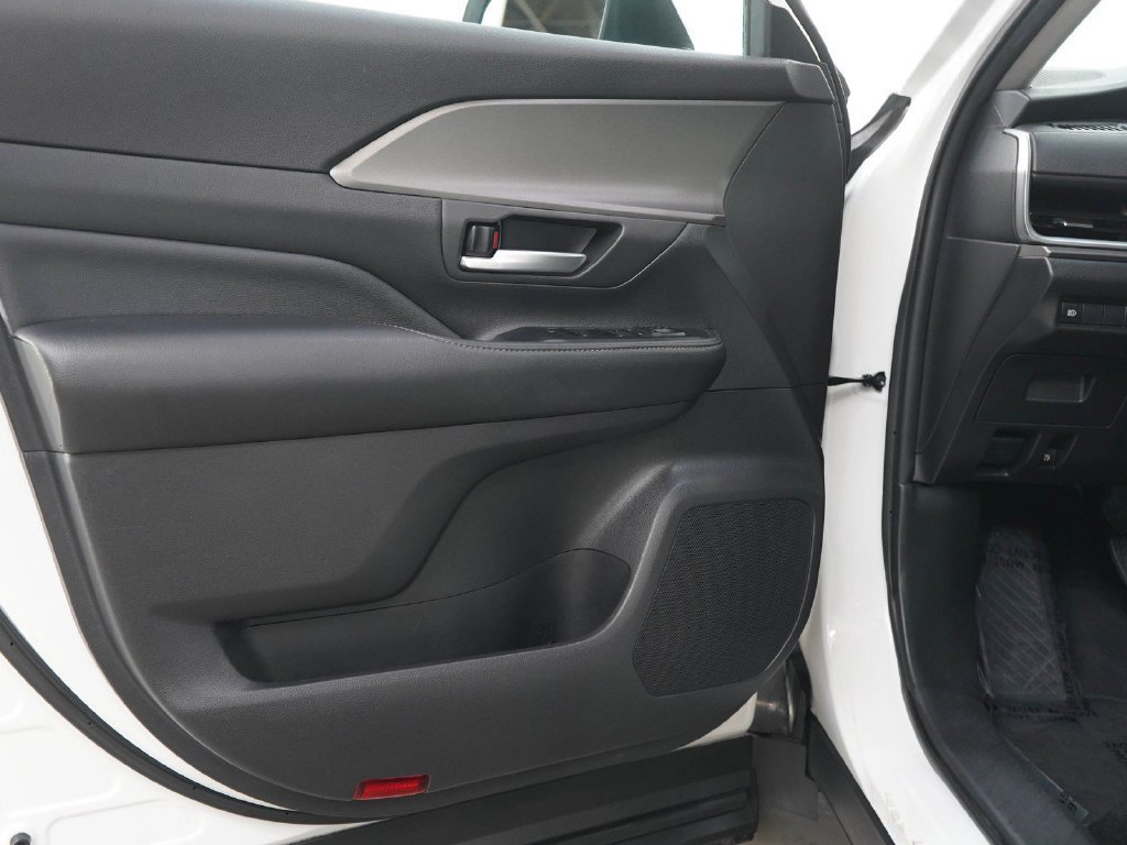 Used 2024 Pearl Toyota Xle image 20