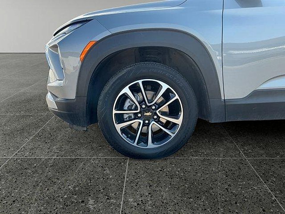 Used 2025 Sterling Gray Metallic Chevrolet AWD LT image 14