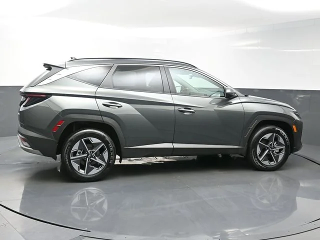 Used 2025 Gray Hyundai SEL Convenience image 8
