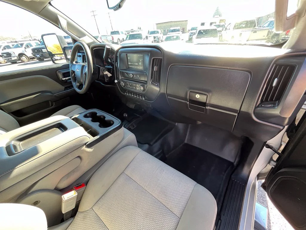Used 2016 SILVER ICE METALLIC Chevrolet Work Truck image 19