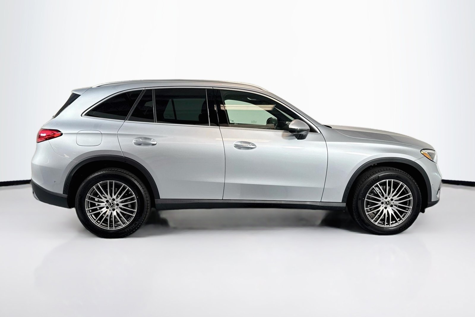New 2026 Cirrus Silver Metallic Mercedes-Benz GLC 300 image 4