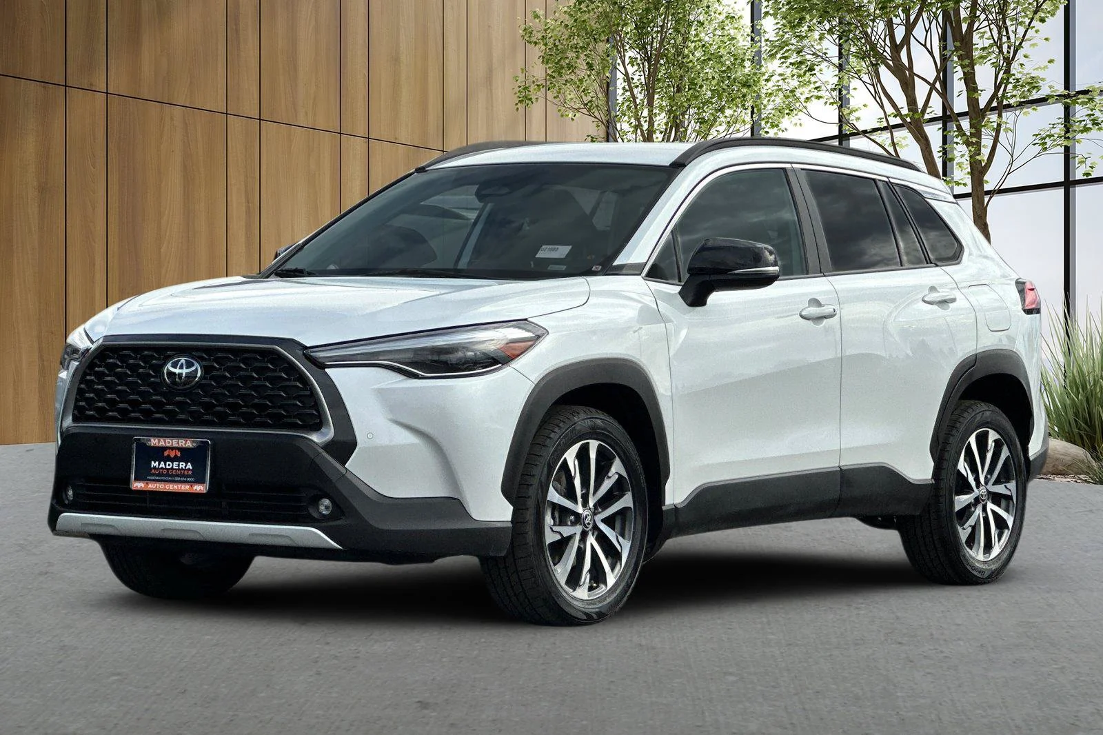 Used 2025 White Toyota XLE image 8