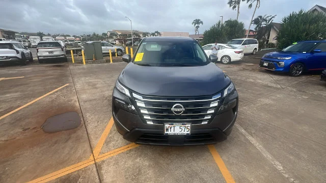 Used 2024 Gray Nissan SV image 8