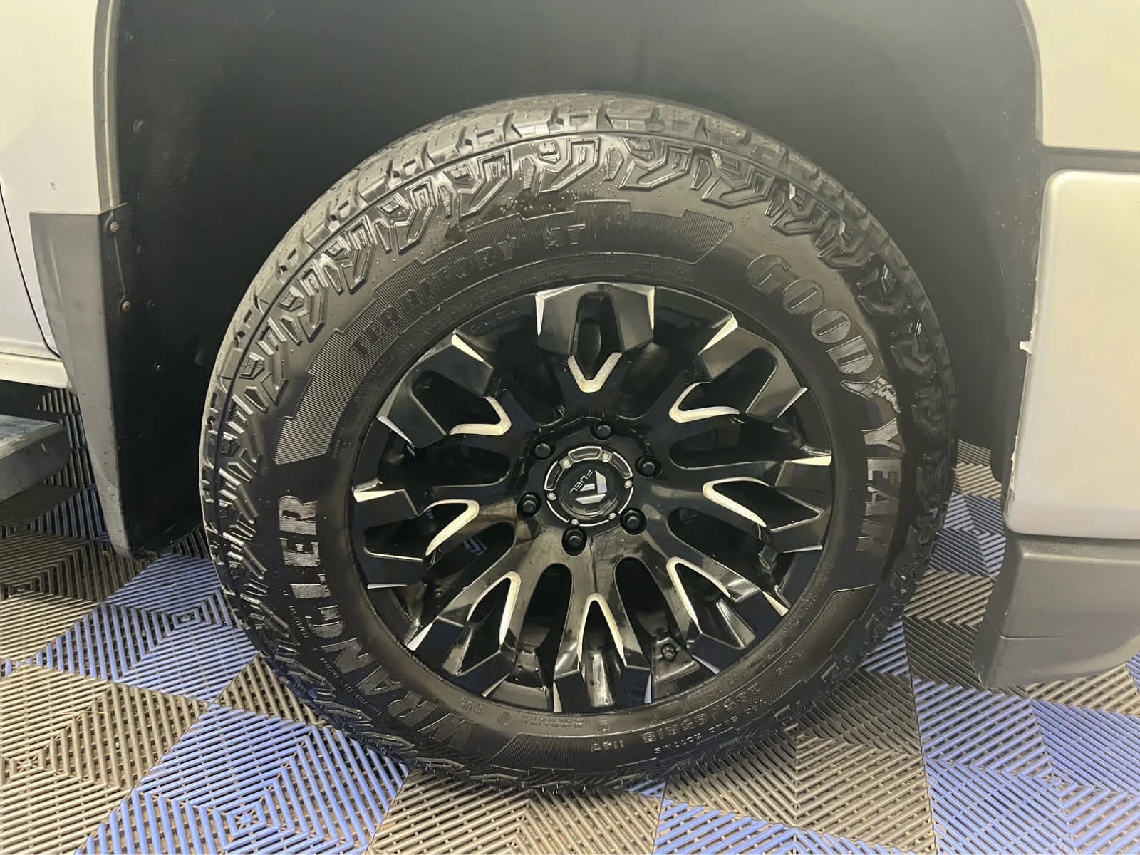 Used 2018 Silver Ice Metallic Chevrolet LT image 4