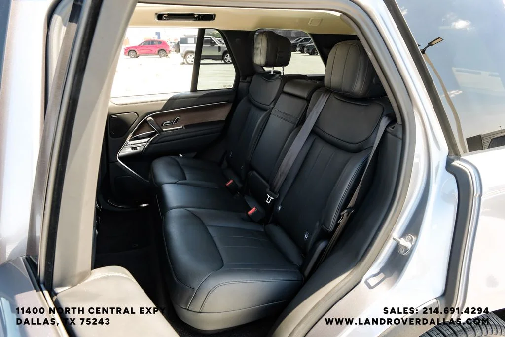 Used 2023 Grey Land Rover SE image 40