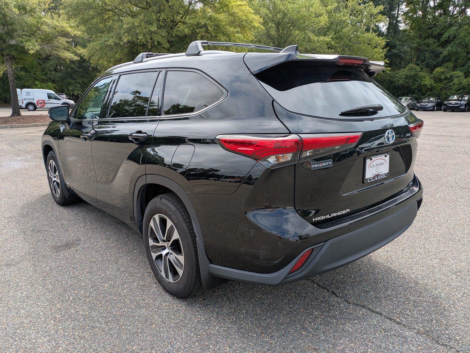 Used 2022 Midnight Black Metallic Toyota Hybrid XLE image 6